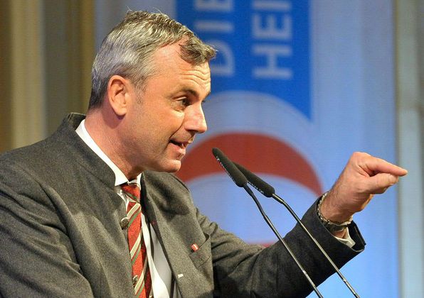 "Ich glaube, dass das Projekt Kurz scheitern wird, weil es eine hohle Nuss ist." ... Norbert Hofer hält auch eine Aschermittwochsrede, erstmals als FPÖ-Chef.