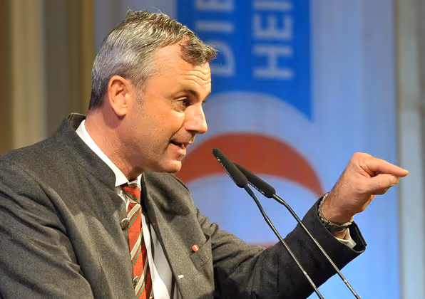 "Ich glaube, dass das Projekt Kurz scheitern wird, weil es eine hohle Nuss ist." ... Norbert Hofer hält auch eine Aschermittwochsrede, erstmals als FPÖ-Chef.