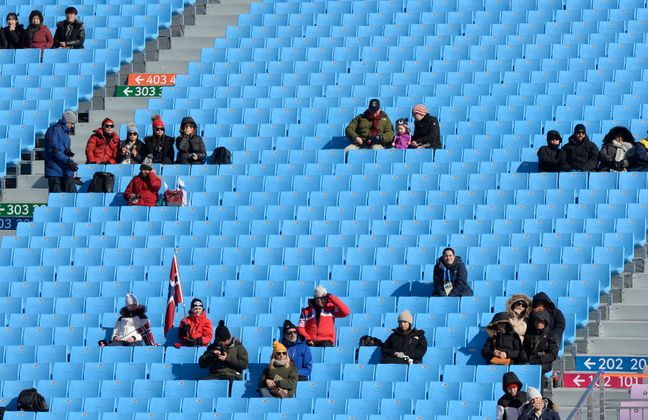Das Zuschauerinteresse an den alpinen Bewerben bleibt weiterhin gering - auch den Super-G-Triumph von Mayer sahen nicht viele Ski-Fans live vor Ort.