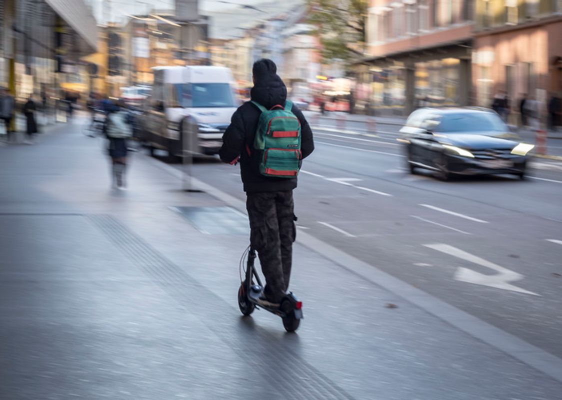 Unter Drogen und übermüdet: 35-Jähriger verunfallte mit E-Scooter in Reutte