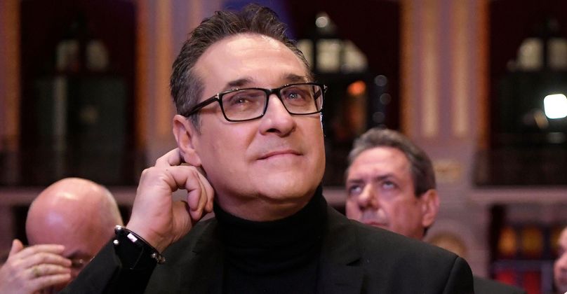 "Da fehlt's sowohl am Master als auch am Mind." - Heinz-Christian Strache über den Zustand seiner ehemaligen Partei FPÖ.[...]   "Was ist der Unterschied zwischen dem Wiener Riesenrad und dem Rathaus? Beim Riesenrad sind die Nieten außen." .... und hintennach das obligate Scherzchen am Aschermittwoch.