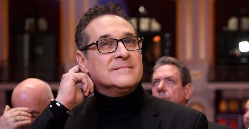 "Da fehlt's sowohl am Master als auch am Mind." - Heinz-Christian Strache über den Zustand seiner ehemaligen Partei FPÖ.[...]   "Was ist der Unterschied zwischen dem Wiener Riesenrad und dem Rathaus? Beim Riesenrad sind die Nieten außen." .... und hintennach das obligate Scherzchen am Aschermittwoch.