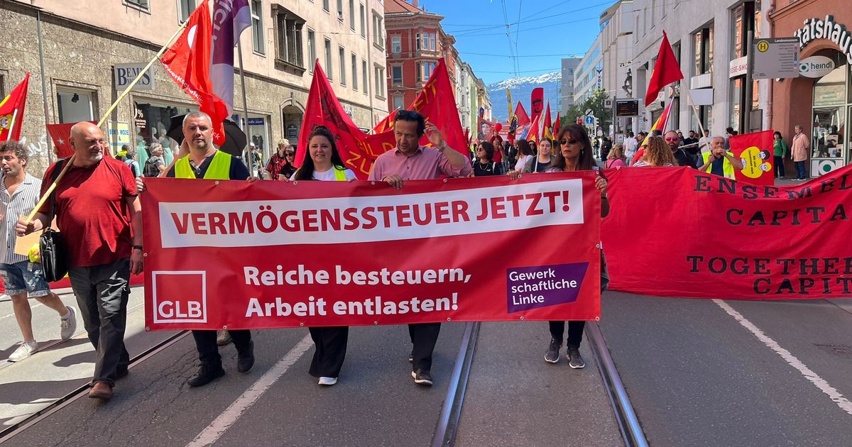 Hunderte-Teilnehmer-zogen-bei-Demo-zum-Tag-der-Arbeit-durch-Innsbruck