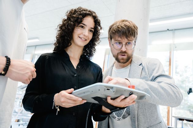 Die technisch-wirtschaftlichen Studiengänge an der FH Kufstein Tirol sind vielseitig, zukunftsorientiert und modern.