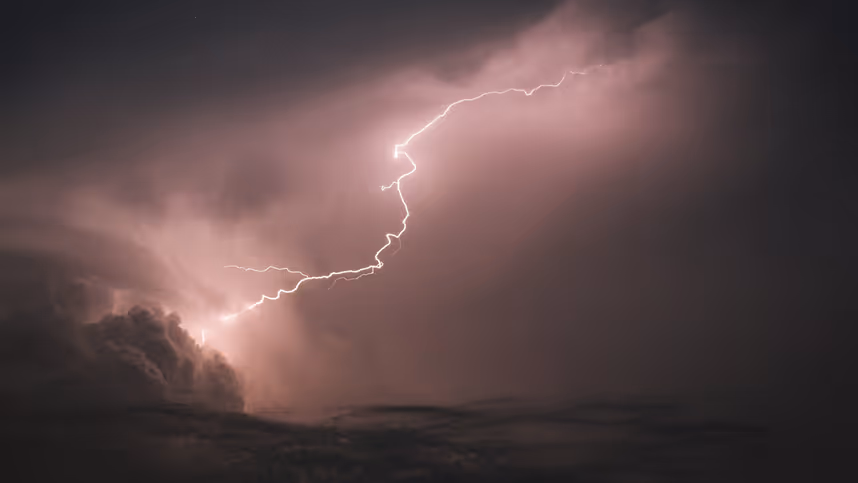 Blitz, Donner, Regenduft: Alles über Sommergewitter