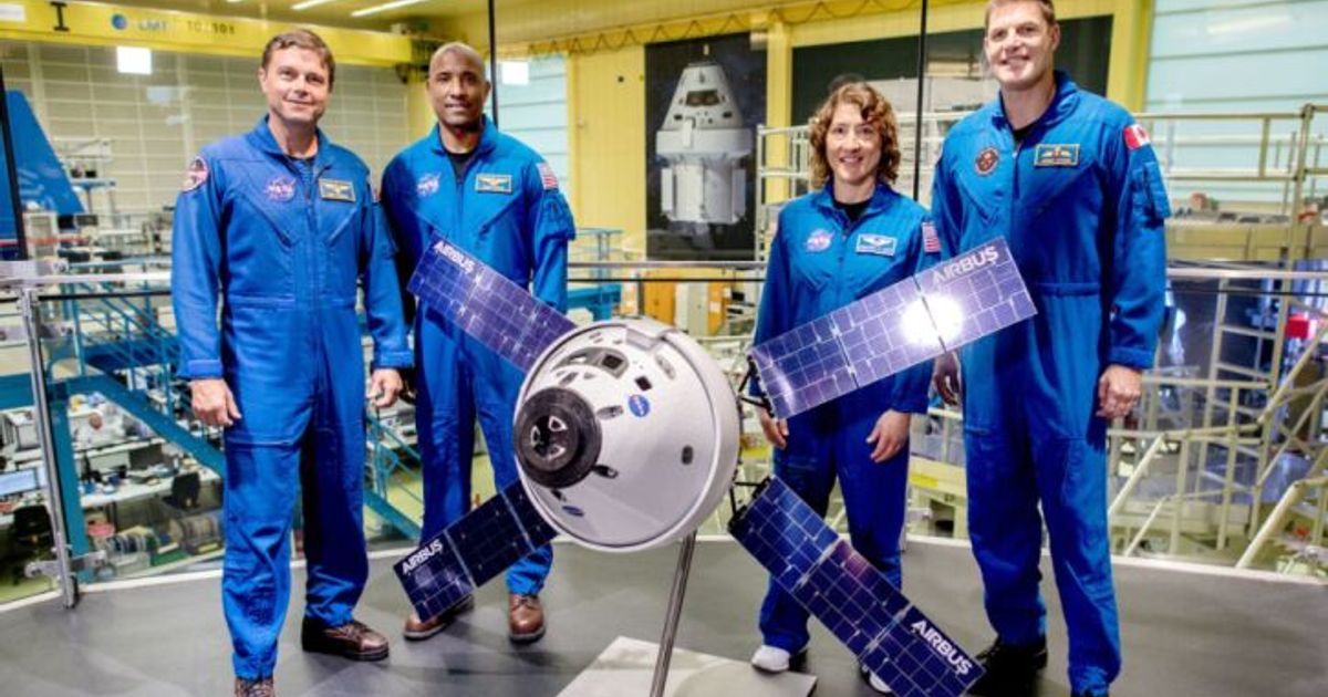 Mond-Crew-begeistert-vom-Landevorgang