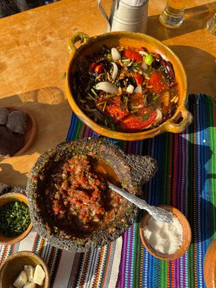... und zu Salsa (u.) und zur Sauce für unser Pepián verarbeitet.