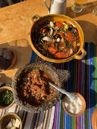 ... und zu Salsa (u.) und zur Sauce für unser Pepián verarbeitet.