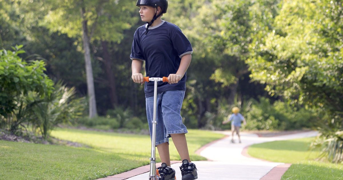 Car hits scooter on pedestrian crossing: Eight-year-old seriously injured ...