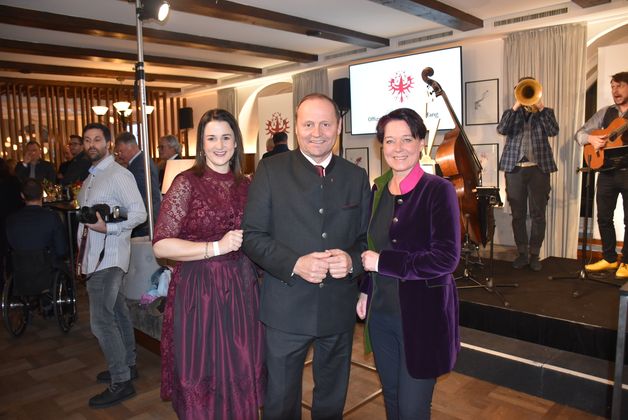 LR Astrid Mair (l.) , LHStv. Josef Geisler, LT-Präsidentin Sonja Ledl-Rossmann.