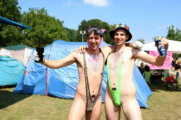 ABD0040_20230817 - ST. P÷LTEN - ÷STERREICH: ZU APA0148 VOM 17.8.2023 - Ein Besucher des Frequency Festivals in St. Pˆlten am Donnerstag, 17. August 2023. Rund 150.000 erwartete Besucherinnen und Besucher werden ab heute drei Tage lang mit Kl‰ngen aus den diversesten Genres begl¸ckt. - FOTO: APA/FLORIAN WIESER