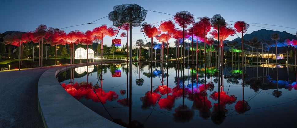 Die Swarovski Kristallwelten in Wattens erstrahlen bereits im Glanz der Rad-Weltmeisterschaft – am Montag (Junioren, U23) und Dienstag (Damen, Juniorinnen) starten von hier aus gleich vier Einzelzeitfahren.