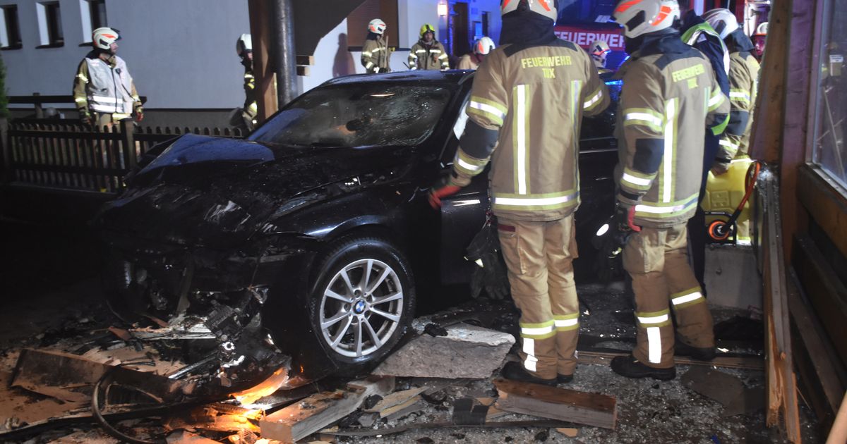 Auto-im-Zillertal-erfasste-Fu-g-nger-mit-voller-Wucht-Zwei-M-nner-schwer-verletzt