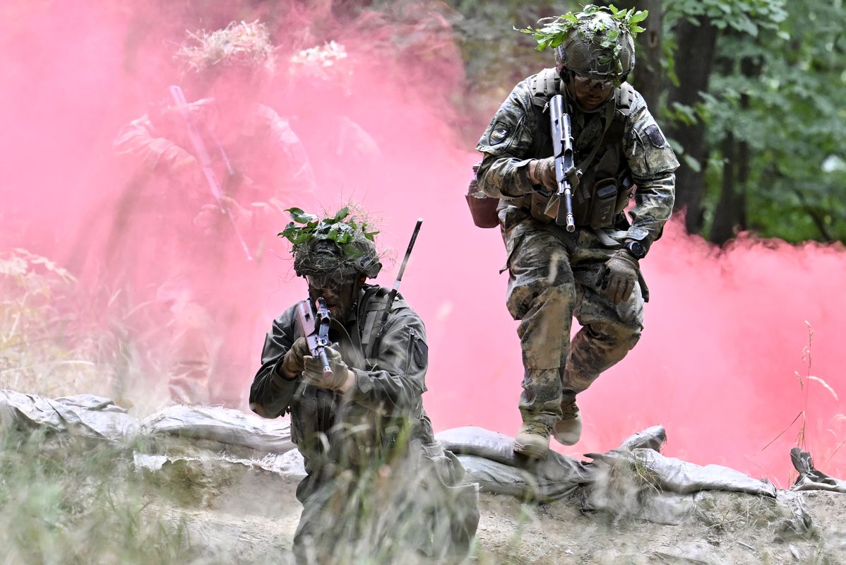 Extension and militia: Why the three-party coalition is stalling on conscription