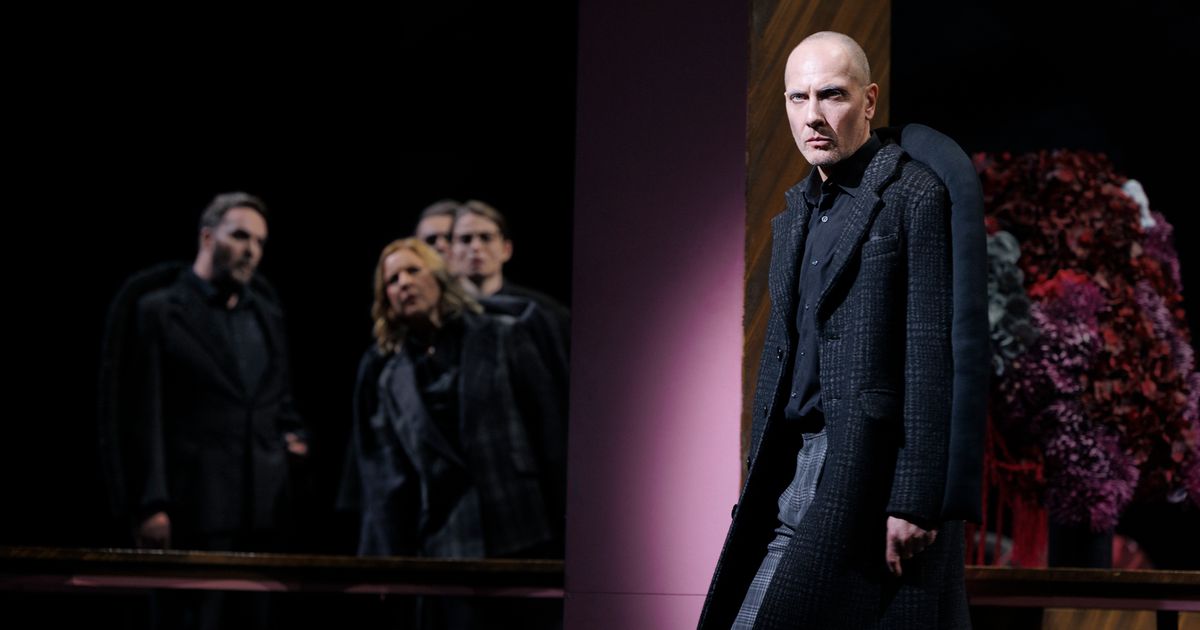 Weltverdruss-in-Zuckerlrosa-Bernhards-Skandalst-ck-feierte-im-Gro-en-Haus-Premiere