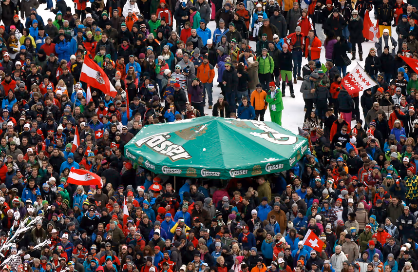 Wettbewerbsbehörde ermittelt zu Preisabsprachen bei Bier in Fanzone