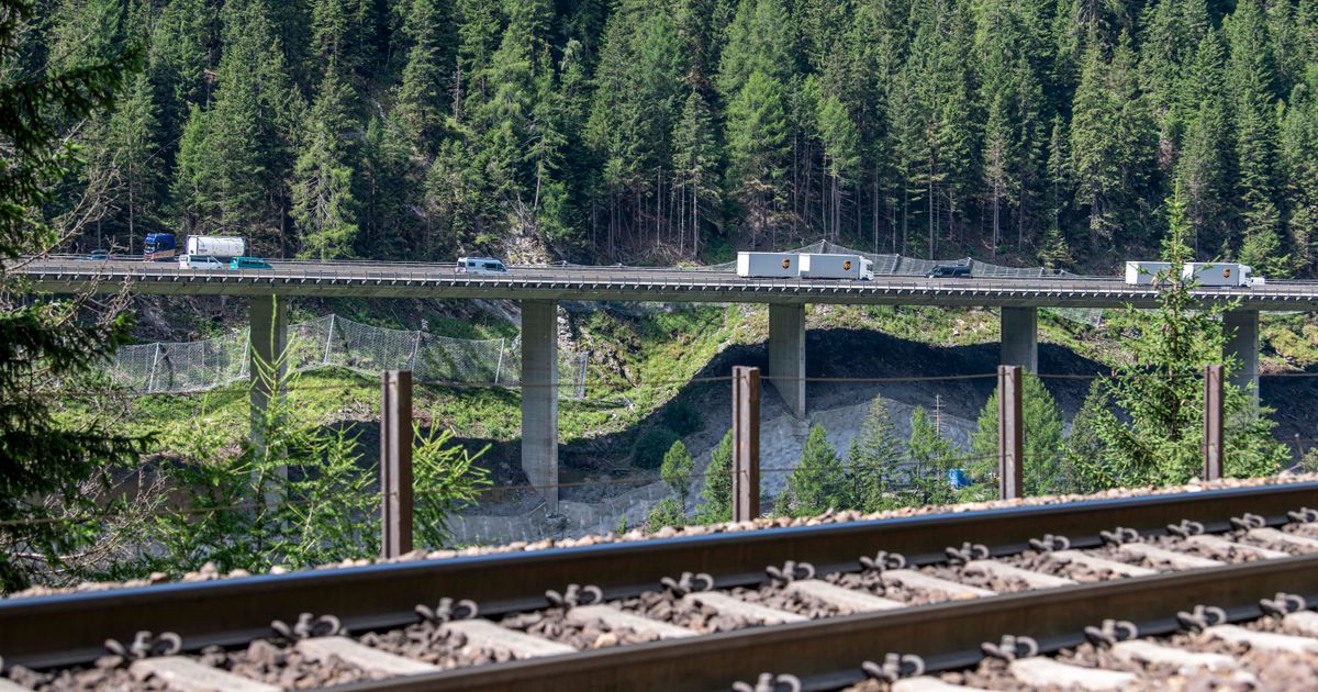 Volle-Stra-e-leere-Bahn-am-Brenner-Auch-Bayern-alarmiert-wegen-Bahnsperren