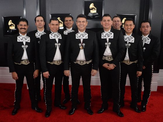 Lupe Gonzalez, Guillermo Acuna, Roberto Lopez, Jorge Flores, Jose Hernandez, Jorge Contreras, Fernando Moreno, Erick Hernandez und Gustavo Pena of Mariachi del Sol de México de José Hernández.