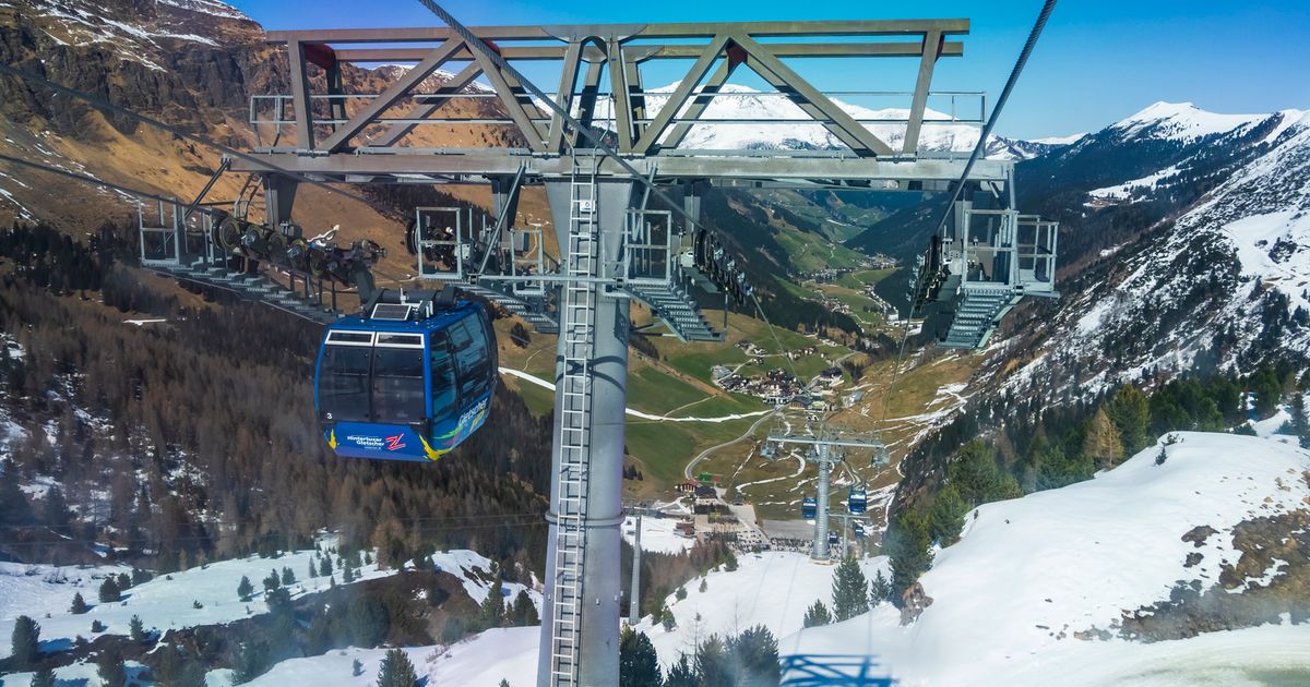 Mit-Kopf-eingeklemmt-25-J-hriger-bei-Arbeiten-am-Hintertuxer-Gletscher-schwer-verletzt