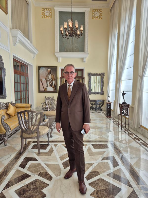 Fleischkas und Kaviar: Der Kellner aus Tirol, der zum Chef eines Luxushotels aufstieg