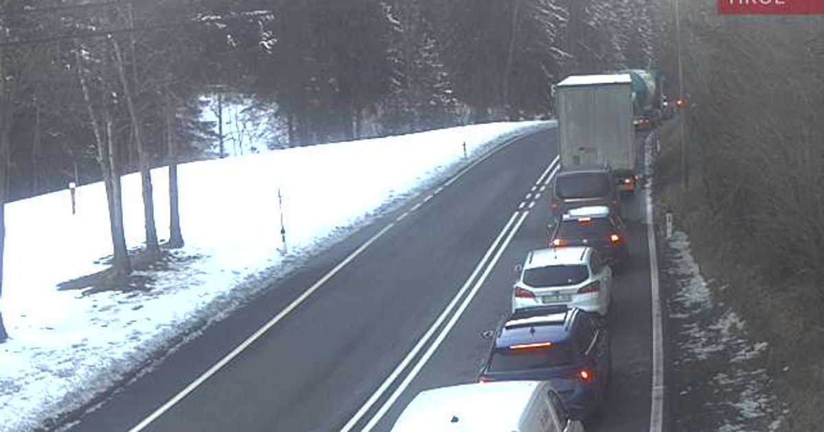 Fernpassstra-e-nach-Unfall-eine-Stunde-gesperrt-zwei-Kinder-und-Eltern-verletzt