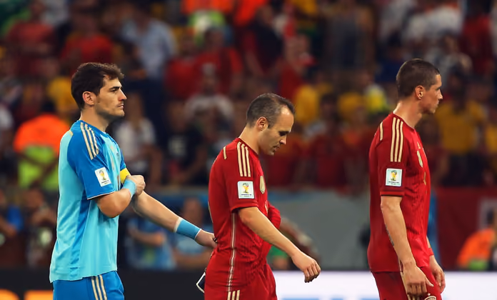 Bereits nach dem zweiten Gruppenspieltag war die WM für Titelverteidiger Spanien gelaufen. Die Iberer mussten nach dem 0:2 gegen Chile vorzeitig die Koffer packen.