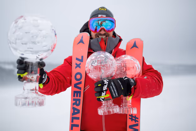 Foto des Monats März: Marcel Hirscher jubelte nach seiner Rekordsaison mit 13 Weltcupsiegen über seine siebente große Kristallkugel. Dazu gab es noch zwei kleine für den Gewinn der Slalom- und Riesentorlauf-Wertung.