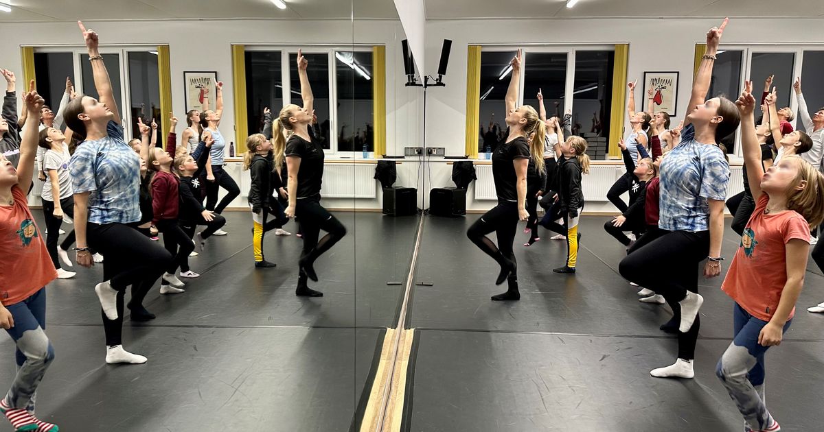 One-Billion-Rising-Weltweiter-Tanz-Protest-gegen-Gewalt-macht-in-Lienz-Station