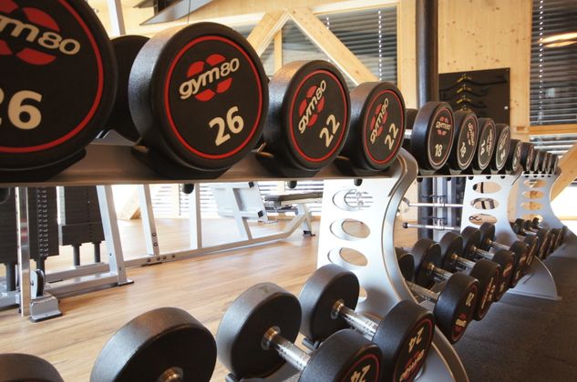 Der richtige Griff entscheidet über das richtige Training,  deswegen gibt es im Freihantelbereich neue ergonomische Kurzhanteln der Firma Gym80. 