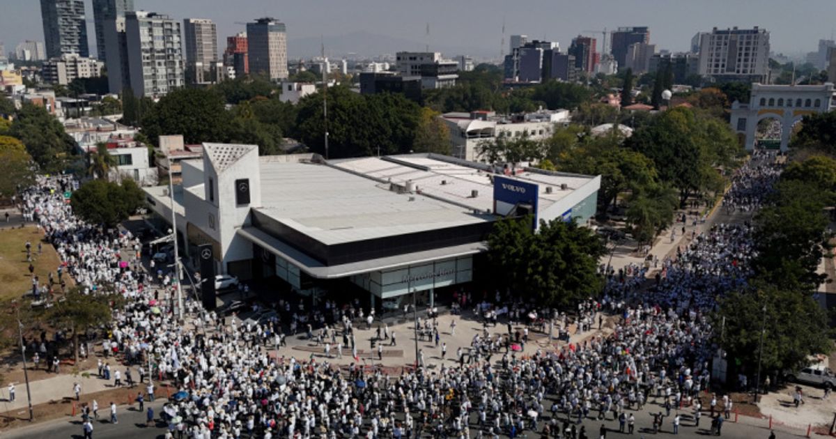 Dutzende-Verletzte-bei-Protesten-in-Mexiko-Stadt