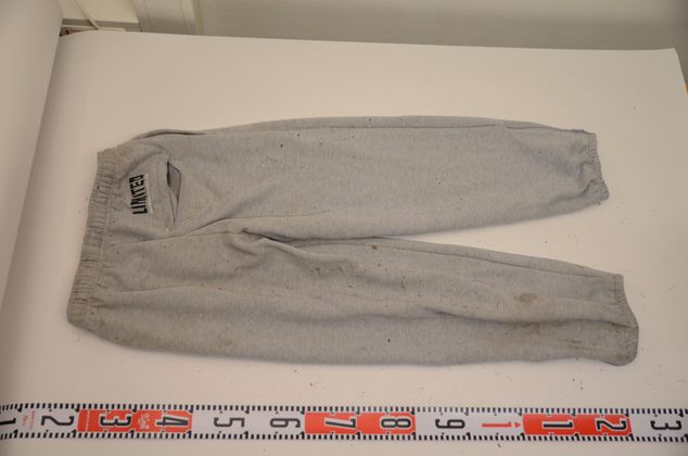 ... und auch auf der Hinterseite ist ein Schriftzug sowie...