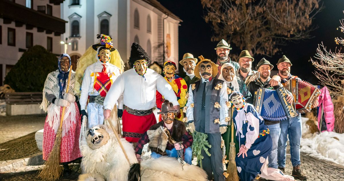 Nacht-der-Larven-In-Axams-geht-das-Fasnachtsfieber-um