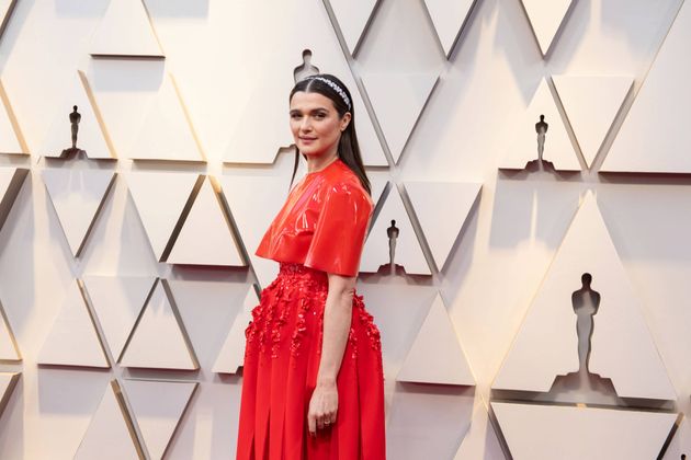Was hatte Rachel Weisz da bloß an. War es ein Regenschirm? Ein geplatztes Latex-Kleid? Man weiß es nicht so genau.