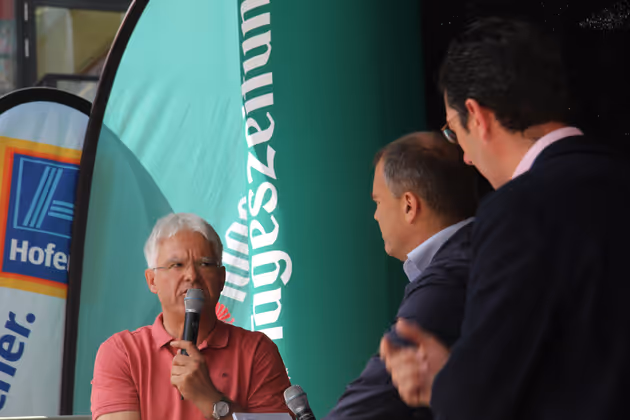 BH-Stv. Siegmund Geiger am Mikrofon.