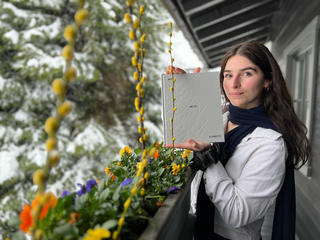 Tiroler Künstlerin zeigt Gletschersterben über drei Generationen in Bildern