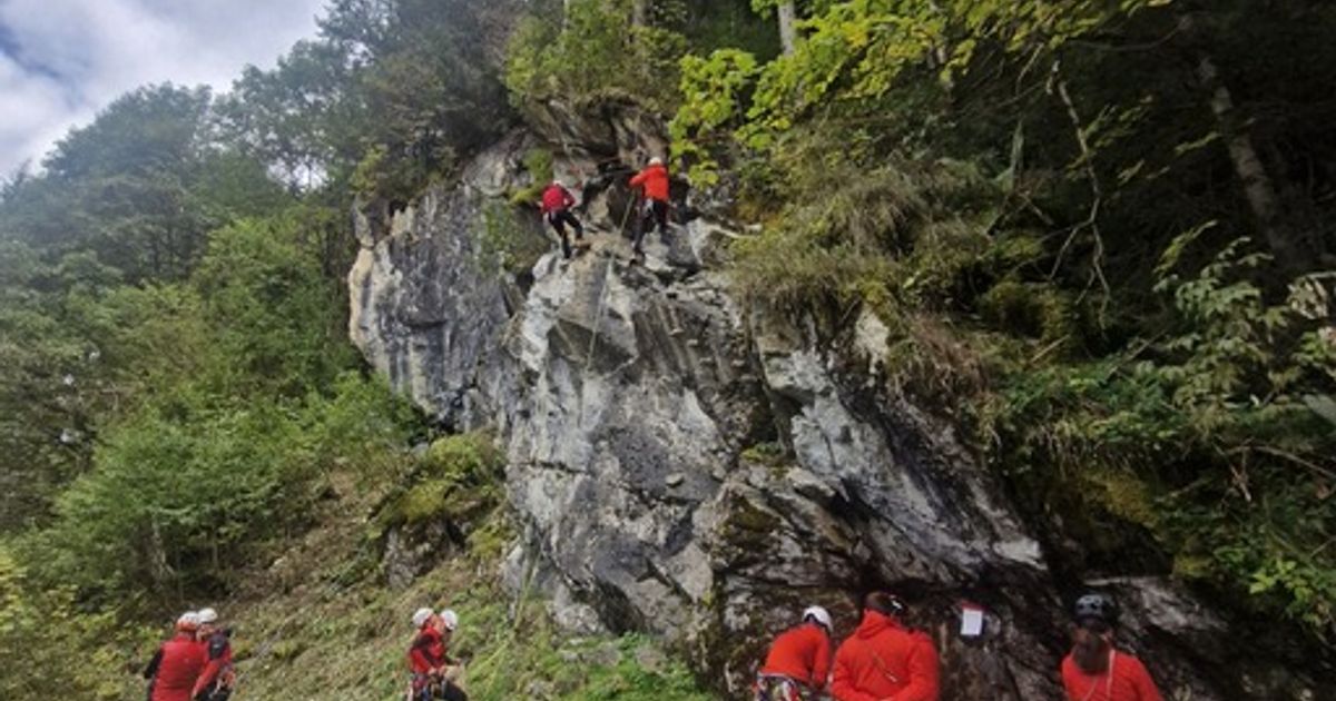 Bergrettung-Kitzb-hel-probt-den-Ernstfall-bei-Bezirks-bung-in-Aschau