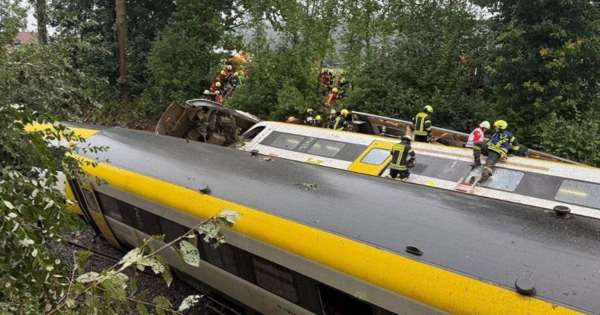 Mehrere-Tote-und-Verletzte-Zug-mit-100-Passagieren-in-S-ddeutschland-entgleist