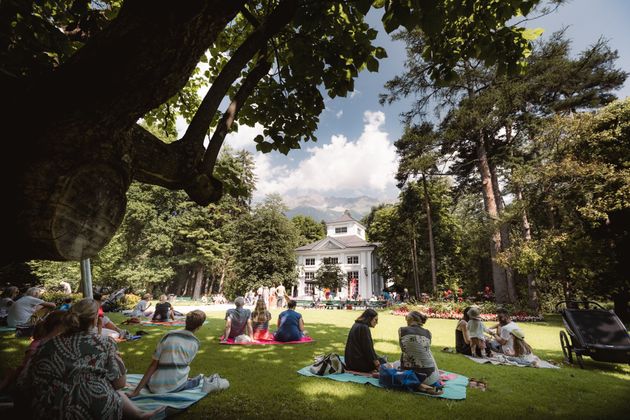 Im Hofgarten wird täglich bei Musikgenuss gebruncht. Der Eintritt ist frei. 