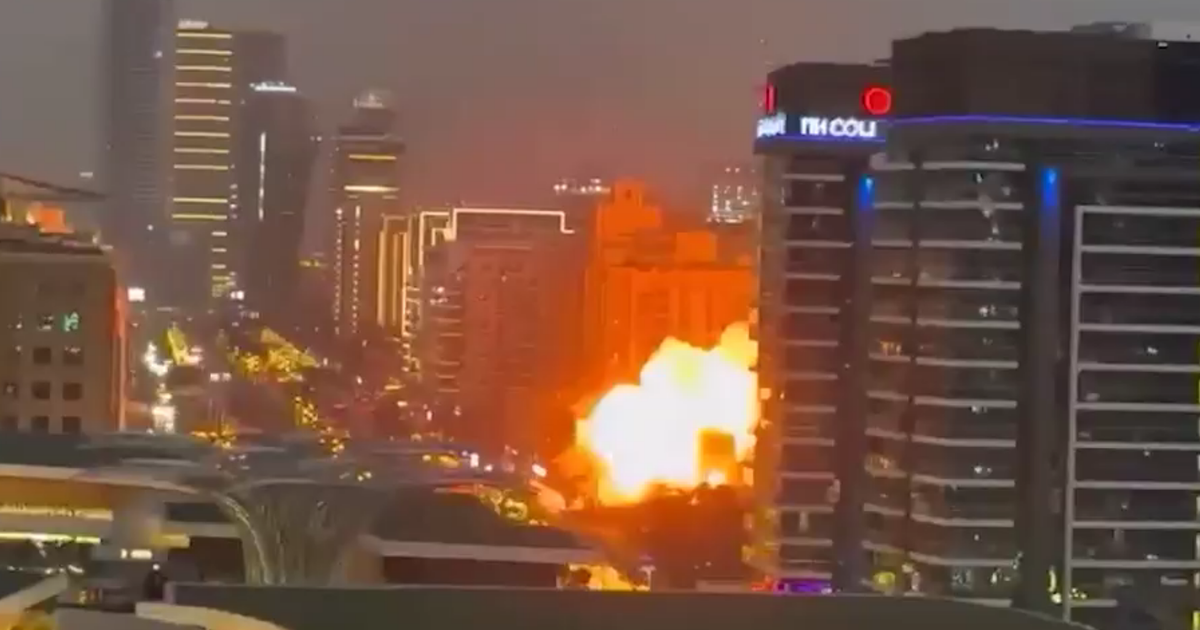 Gewaltige-Explosion-Aufnahmen-zeigen-Einschlag-von-Drohne-in-Luxushotel-in-Dubai