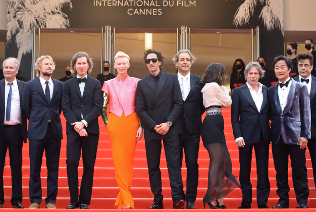 Hippolyte Girardot, Owen Wilson, Wes Anderson, Tilda Swinton, Adrien Brody,  Alexandre Desplat, Lyna Khoudri, Mathieu Amalric, Stephen Park und Benicio Del Toro 