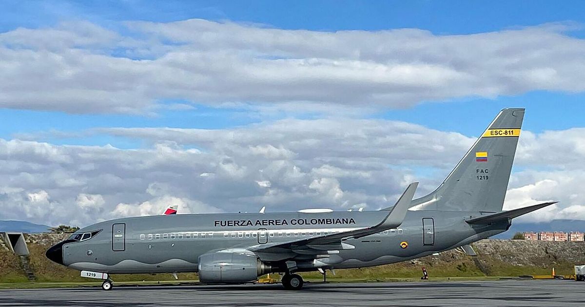 Absturz-von-Milit-rflugzeug-in-Kolumbien-80-Tote-bef-rchtet