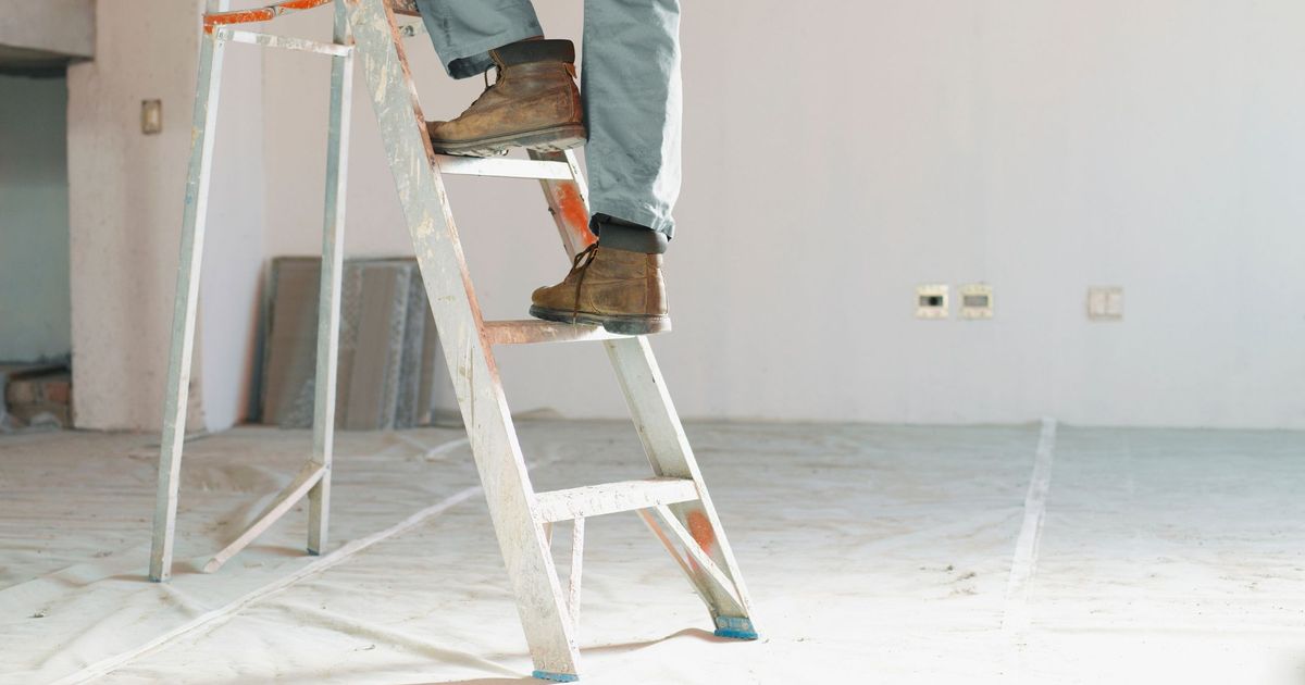 55-J-hriger-bei-Sturz-von-der-Leiter-in-L-ngenfeld-schwer-verletzt