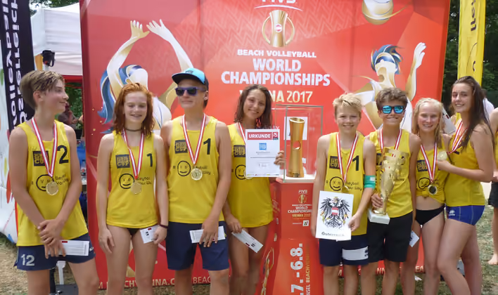 Österreichs Beachvolleyballmeister vom Akademischen Gymnasium holten sich den Meistertitel.