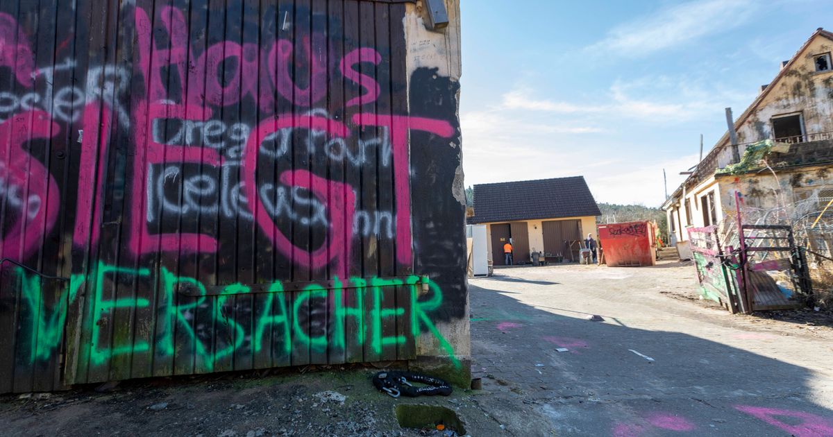 Tausende-st-rmten-ehemaligen-Wohnort-von-Drachenlord-Polizei-Gro-einsatz-in-Bayern