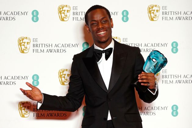Nachwuchsschauspieler Micheal Ward poses bekam den Rising Star Award.