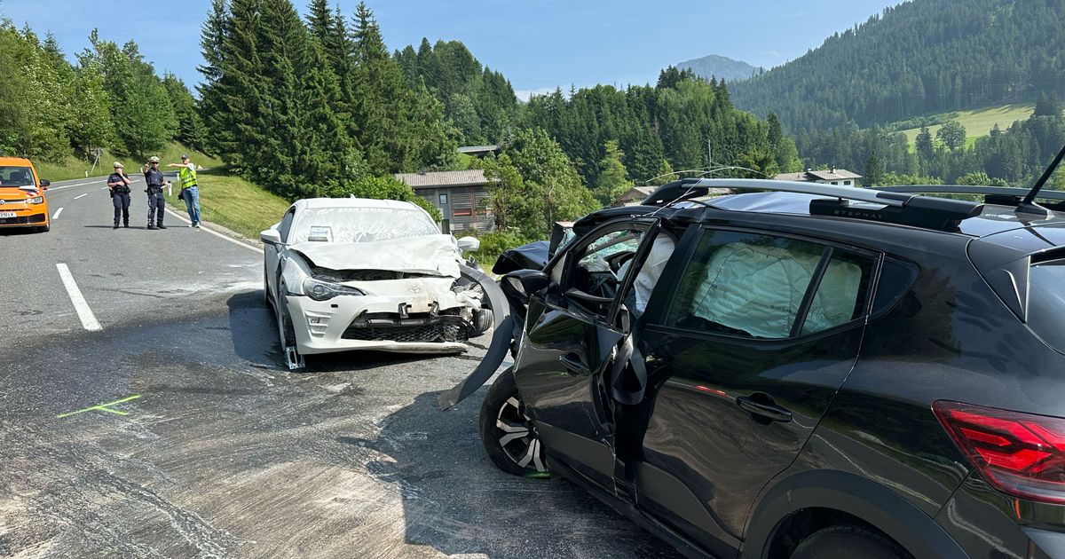 Frontalcrash-nach-berholman-ver-Zwei-Verletzte-bei-Kollision-in-Fieberbrunn