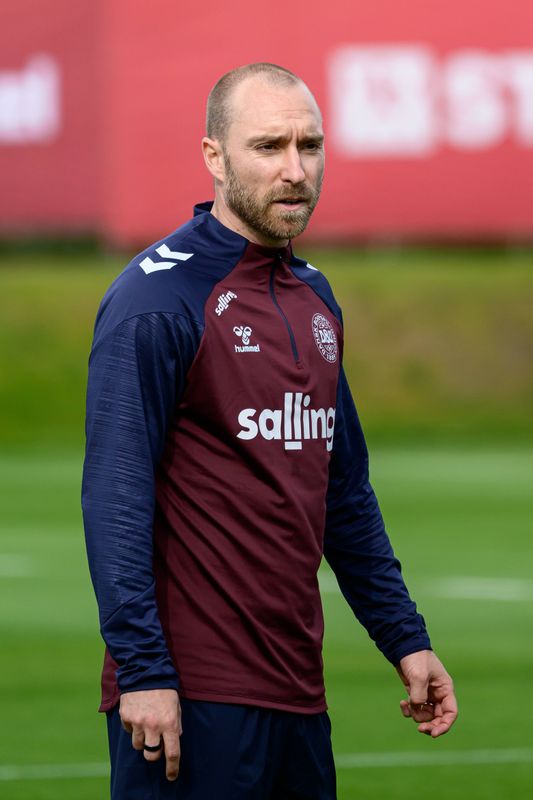 Dänemark-Star Eriksen bei Testspiel erneut auf dem Platz kol