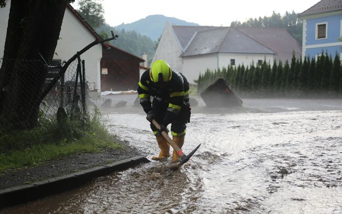 In der Gemeinde Lobmintal, Ortsteil Großlobming, bahnten sich die Wassermassen den Weg quer durch die Ortschaft.