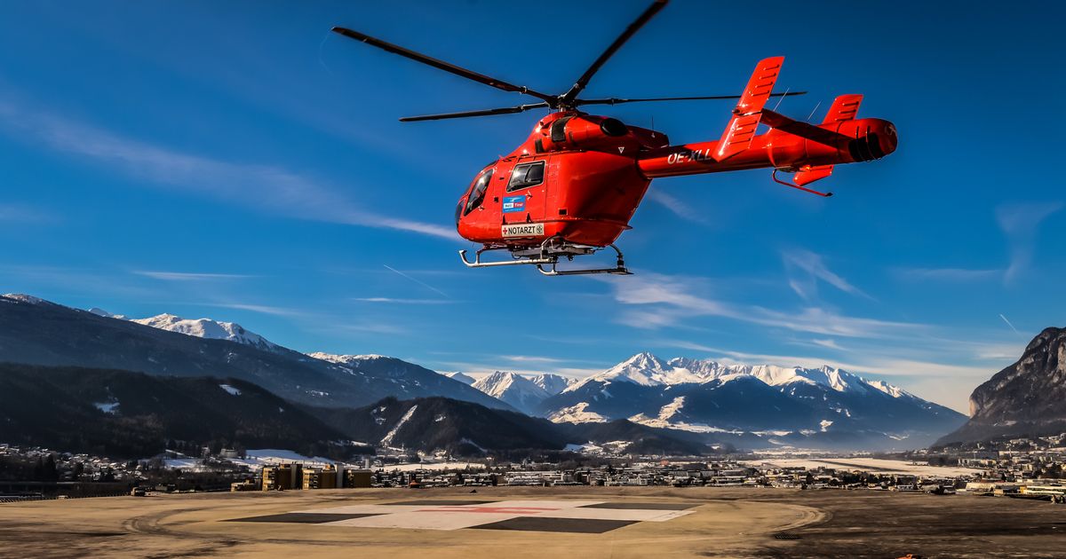 Zwei-Motorradfahrer-in-Nassereith-mit-Hubschrauber-ins-Krankenhaus-gebracht