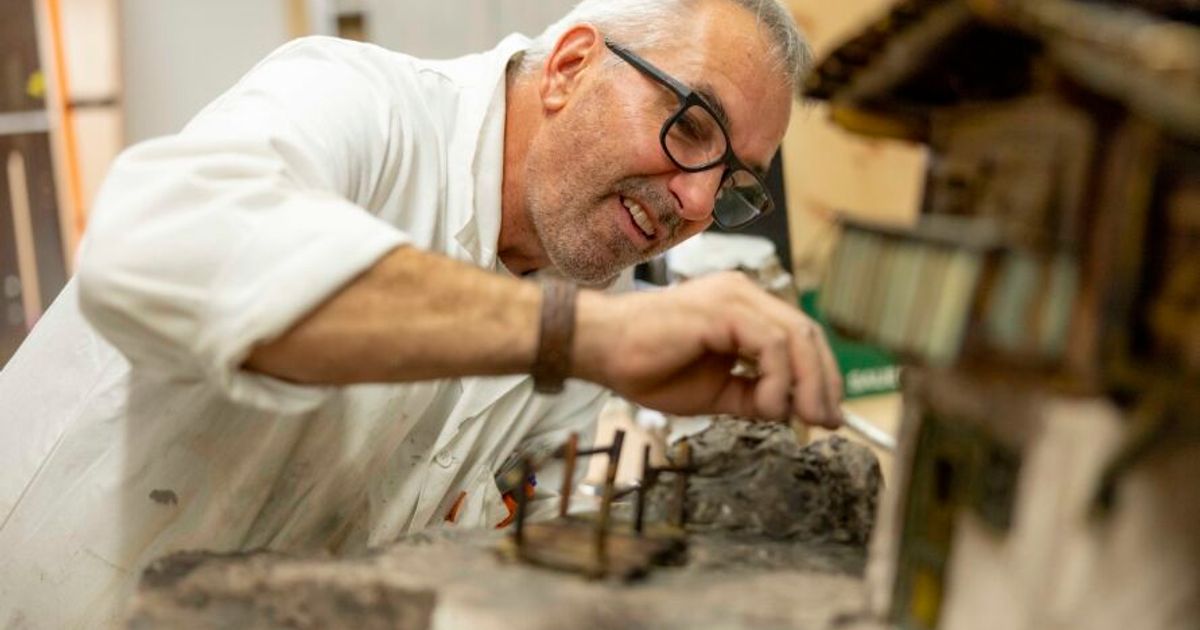 Kurs-zum-Krippenbauen-F-nf-Wochen-voll-Geduld-Gloriawasser-und-Holzleim